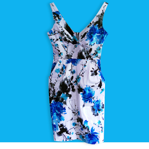 Bisou Bisou Dresses & Skirts - 🔖 Floral Blue & White Floral Sheath Dress Size 4